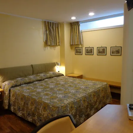 מלון Palazzo Papaleo 5*