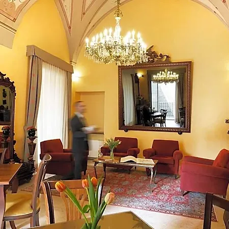 Hotel Palazzo Papaleo 5*